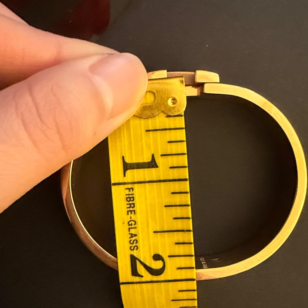 Black clic clac bangle with H buckle. - Picture 7 of 8